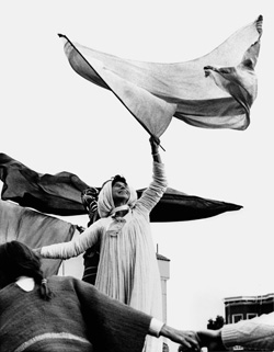 Anna Halprin "City Dance", 1976–1979, b/w-photography, photo : Buck O'Kelly, Â© Anna Halprin 